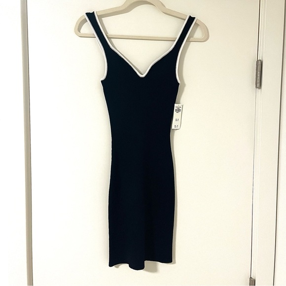 Abercrombie & Fitch Dresses & Skirts - Abercrombie & Fitch Black & White Ribbed Knit Dress | Size XSP | NWT